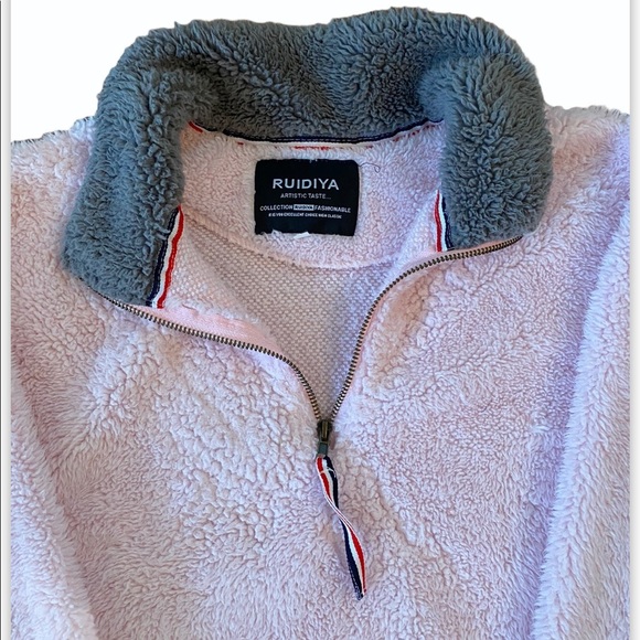 Oversized fuzzy pink pullover size medium - Picture 2 of 2